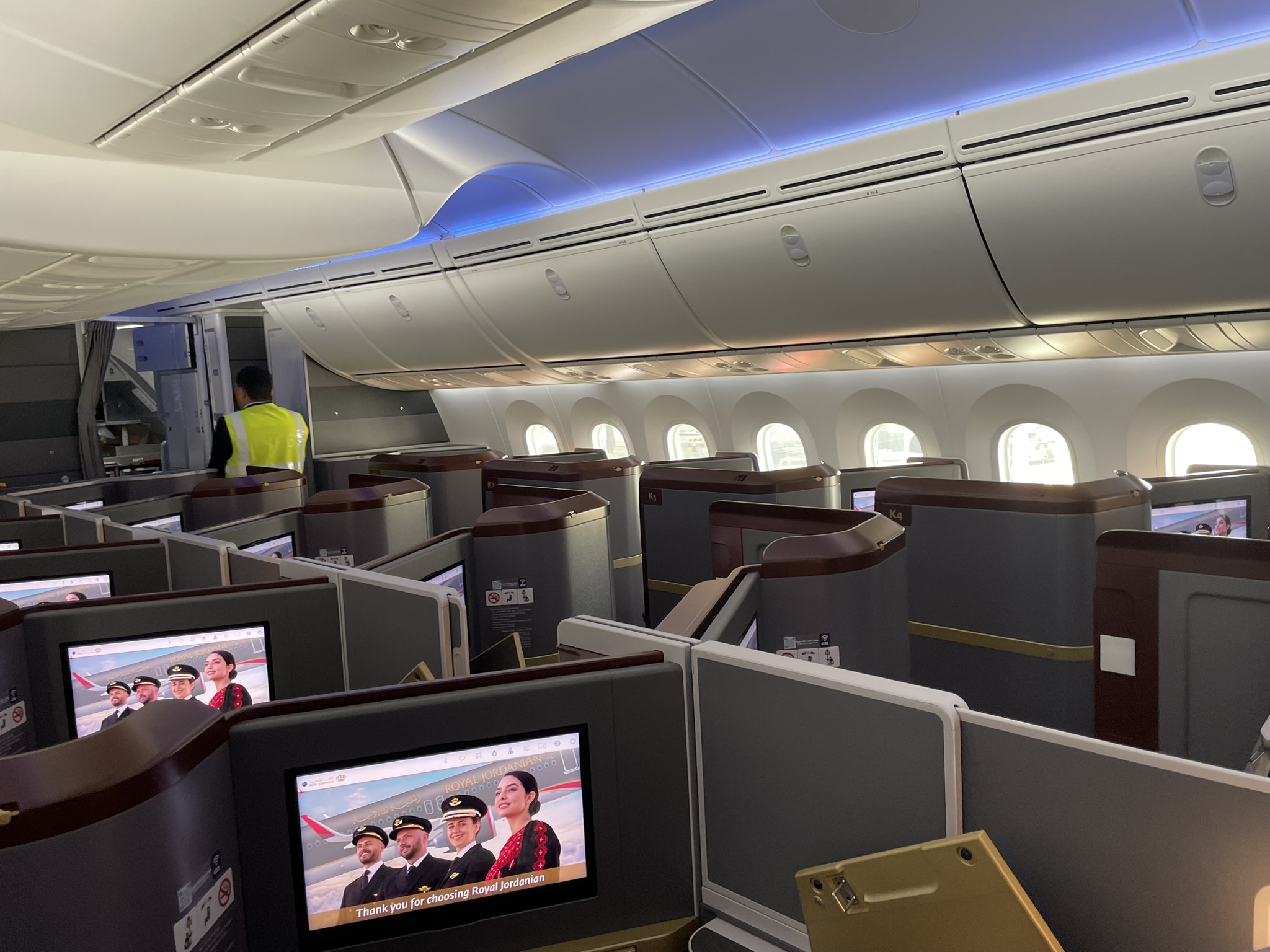 Boeing 787 Business Class Vol Royal Jordanian ULTIMATE LUXURY On Royal Jordanian BUSINESS CLASS 787 12 Hours AMMAN  DETROIT